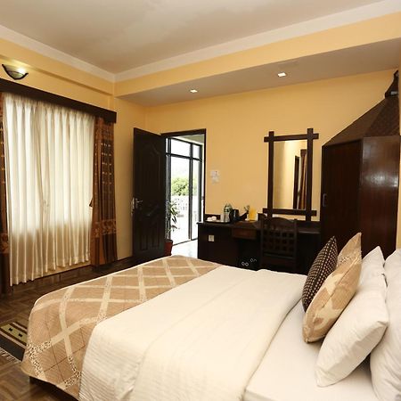 Hotel Peninsula Pokhara Zewnętrze zdjęcie