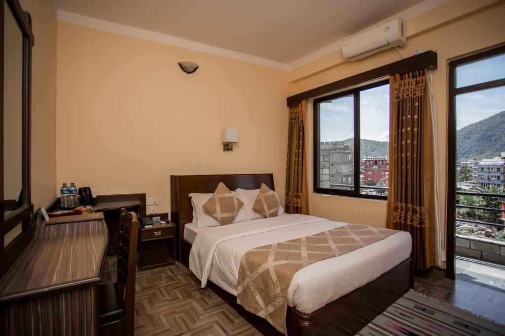 Hotel Peninsula Pokhara Zewnętrze zdjęcie