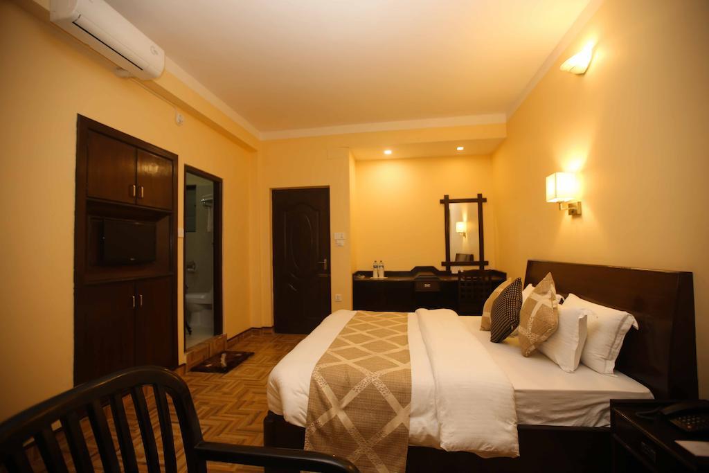 Hotel Peninsula Pokhara Zewnętrze zdjęcie