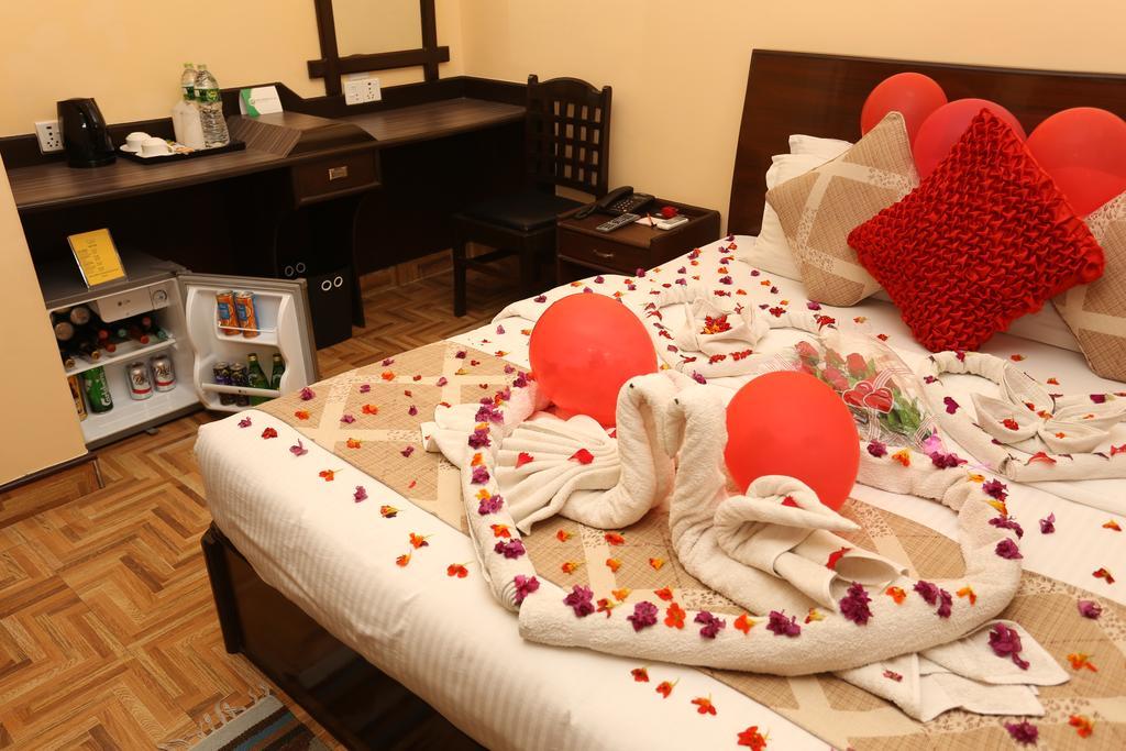 Hotel Peninsula Pokhara Zewnętrze zdjęcie