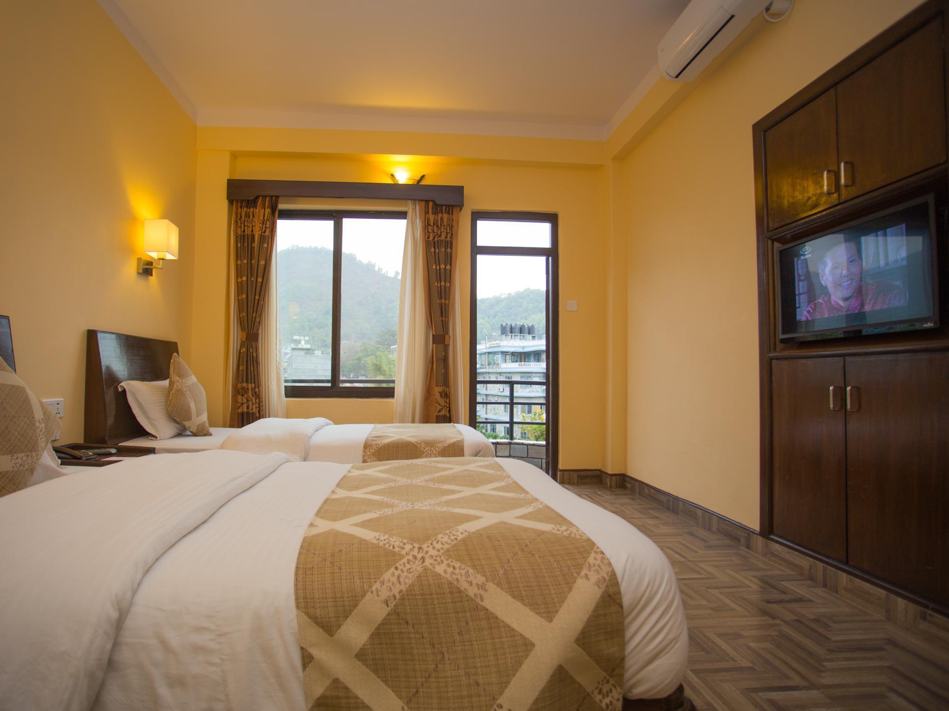 Hotel Peninsula Pokhara Zewnętrze zdjęcie