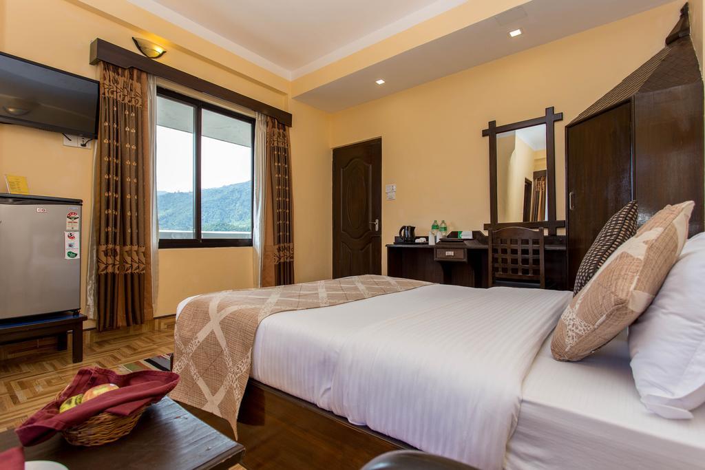 Hotel Peninsula Pokhara Zewnętrze zdjęcie