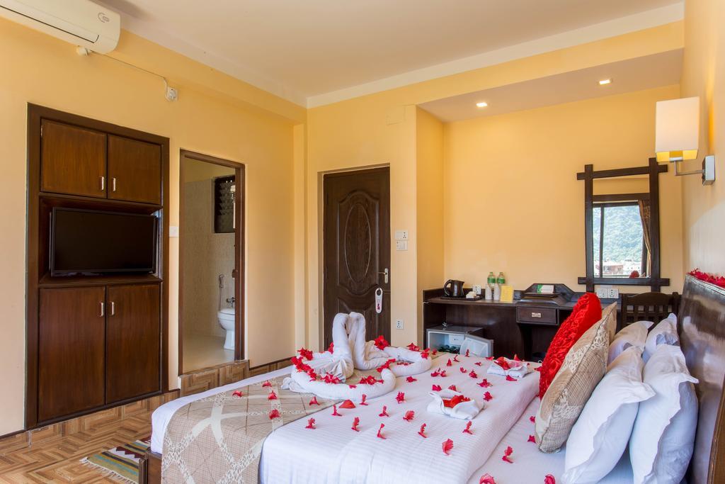 Hotel Peninsula Pokhara Zewnętrze zdjęcie