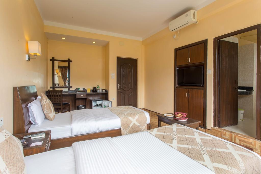 Hotel Peninsula Pokhara Zewnętrze zdjęcie