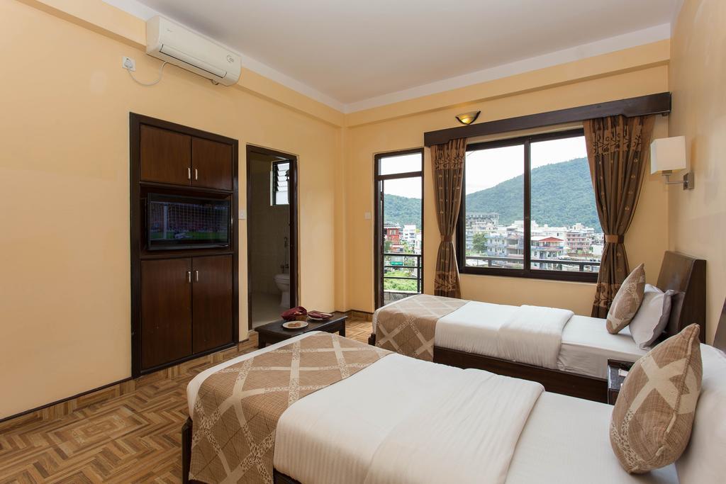 Hotel Peninsula Pokhara Zewnętrze zdjęcie