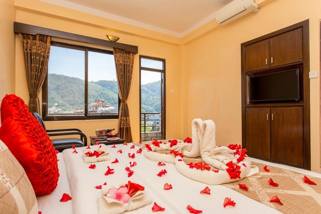 Hotel Peninsula Pokhara Zewnętrze zdjęcie