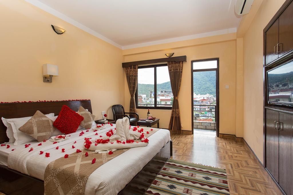 Hotel Peninsula Pokhara Zewnętrze zdjęcie