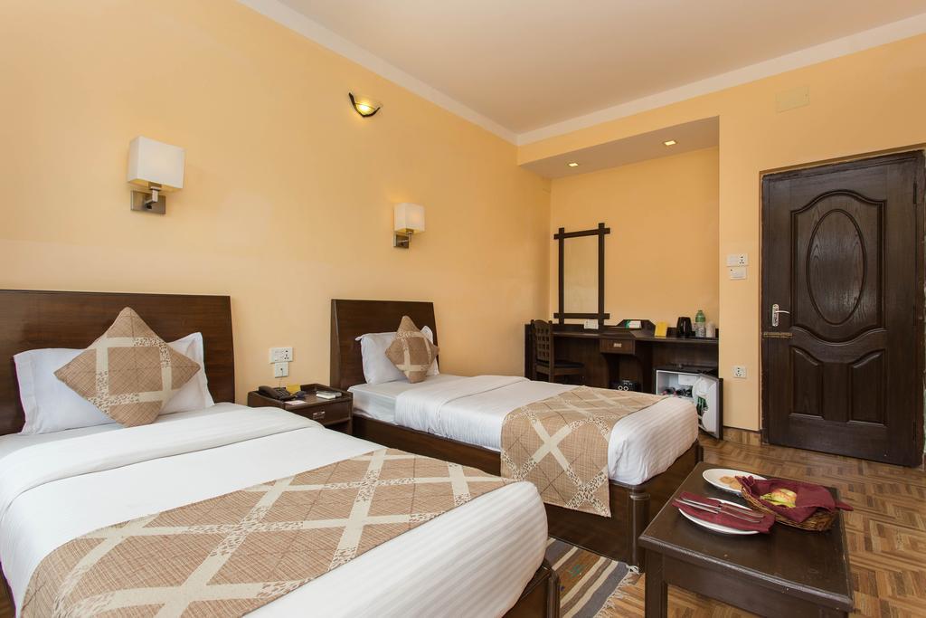 Hotel Peninsula Pokhara Zewnętrze zdjęcie