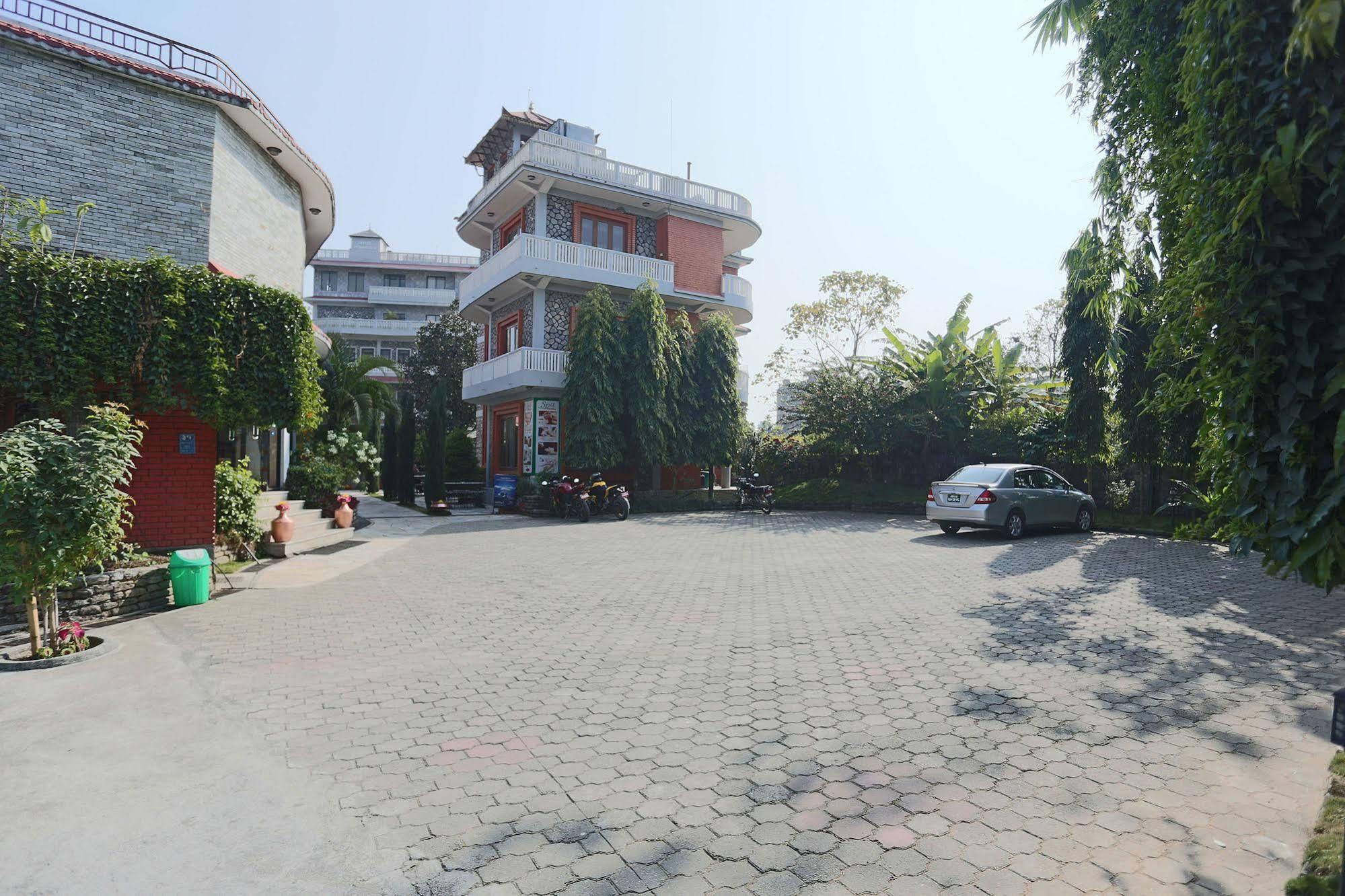 Hotel Peninsula Pokhara Zewnętrze zdjęcie