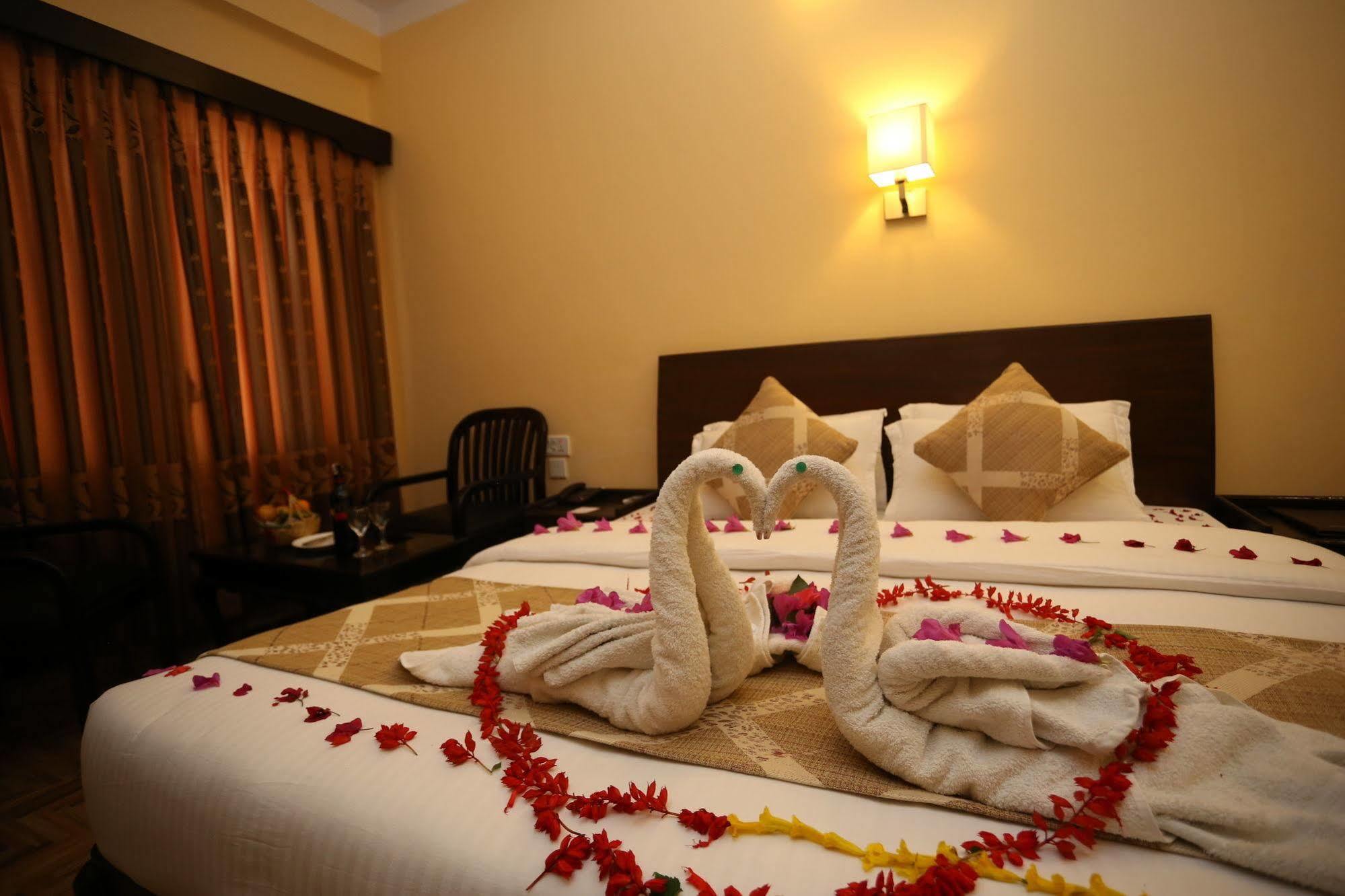 Hotel Peninsula Pokhara Zewnętrze zdjęcie
