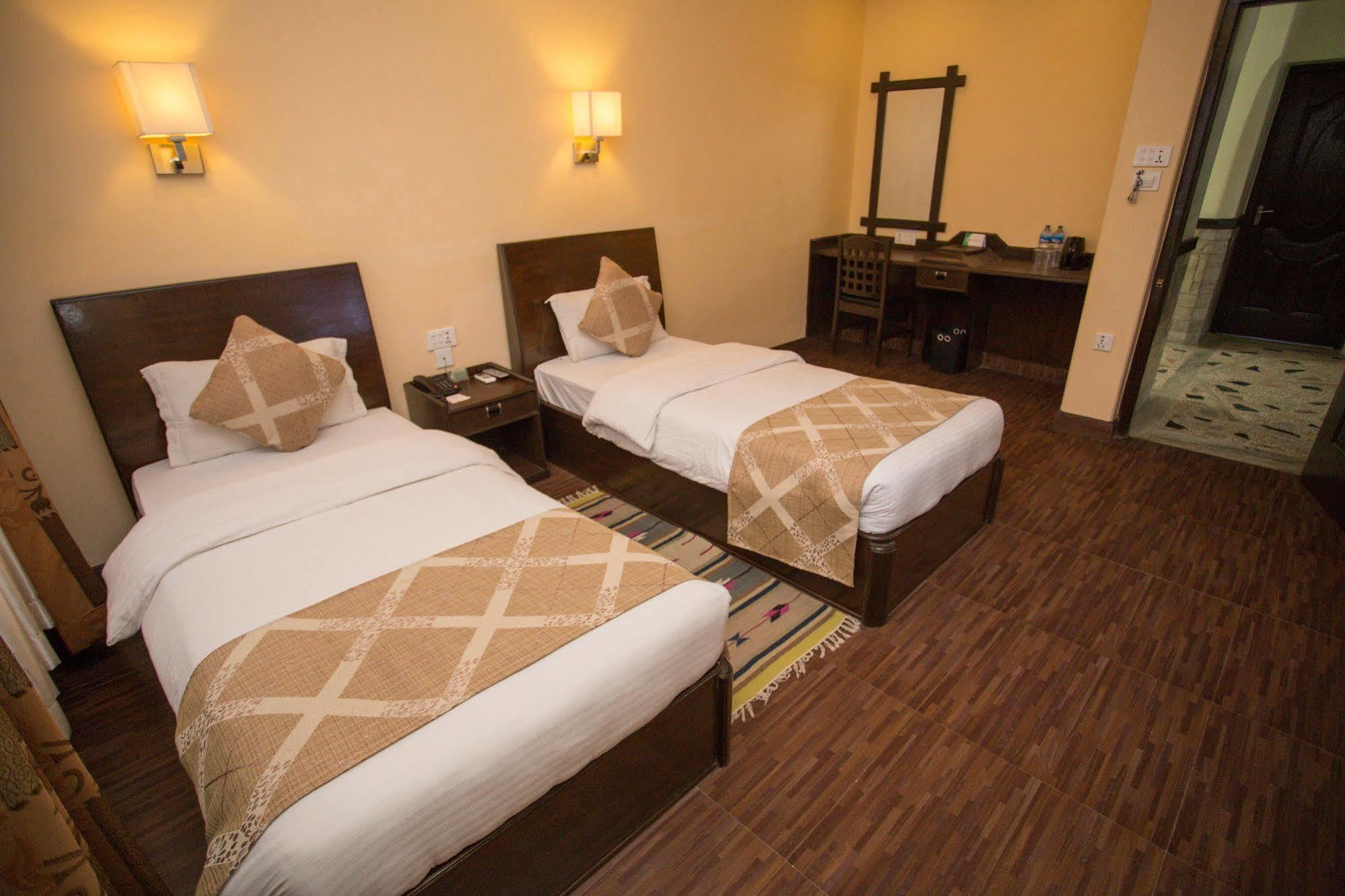 Hotel Peninsula Pokhara Zewnętrze zdjęcie