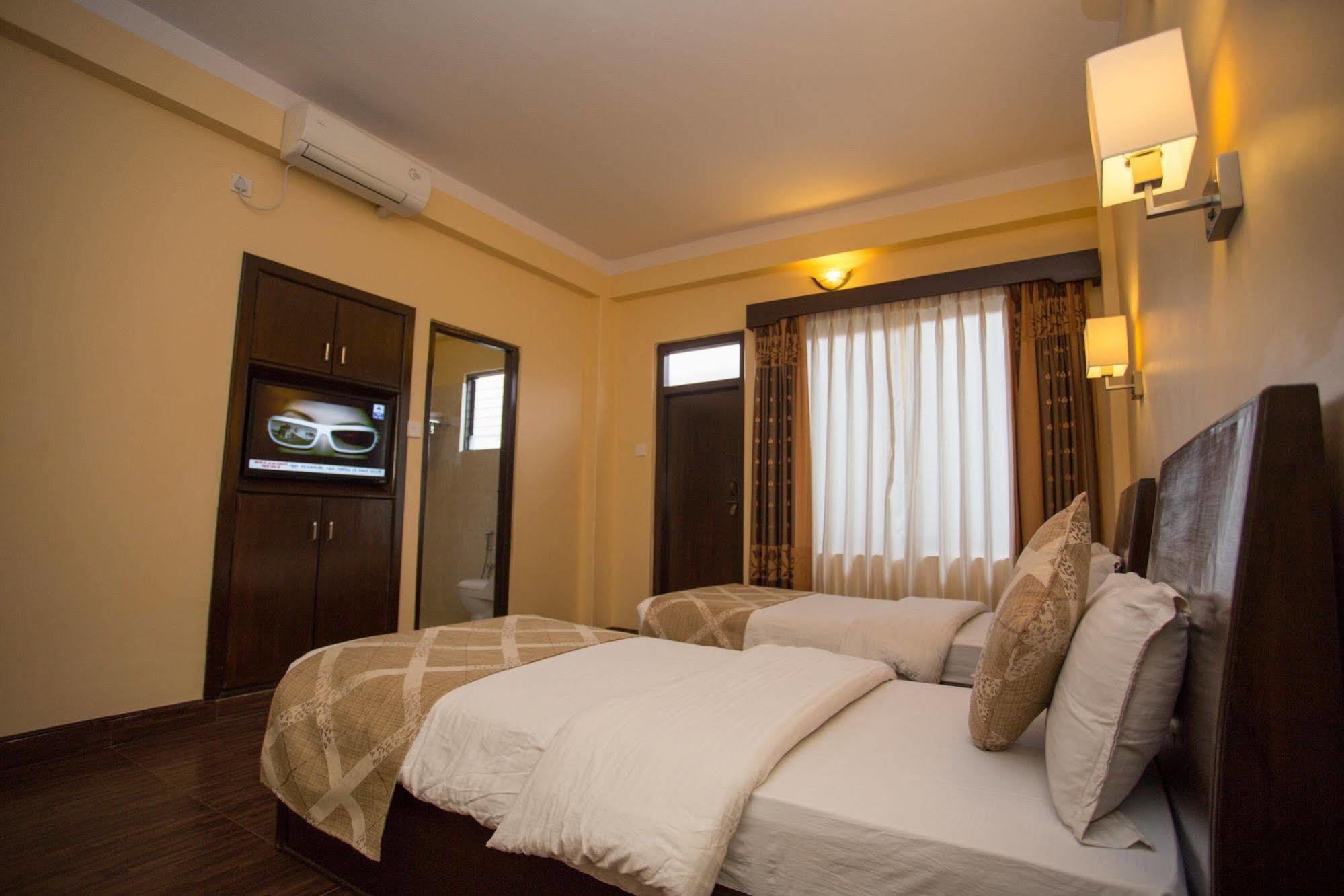 Hotel Peninsula Pokhara Zewnętrze zdjęcie