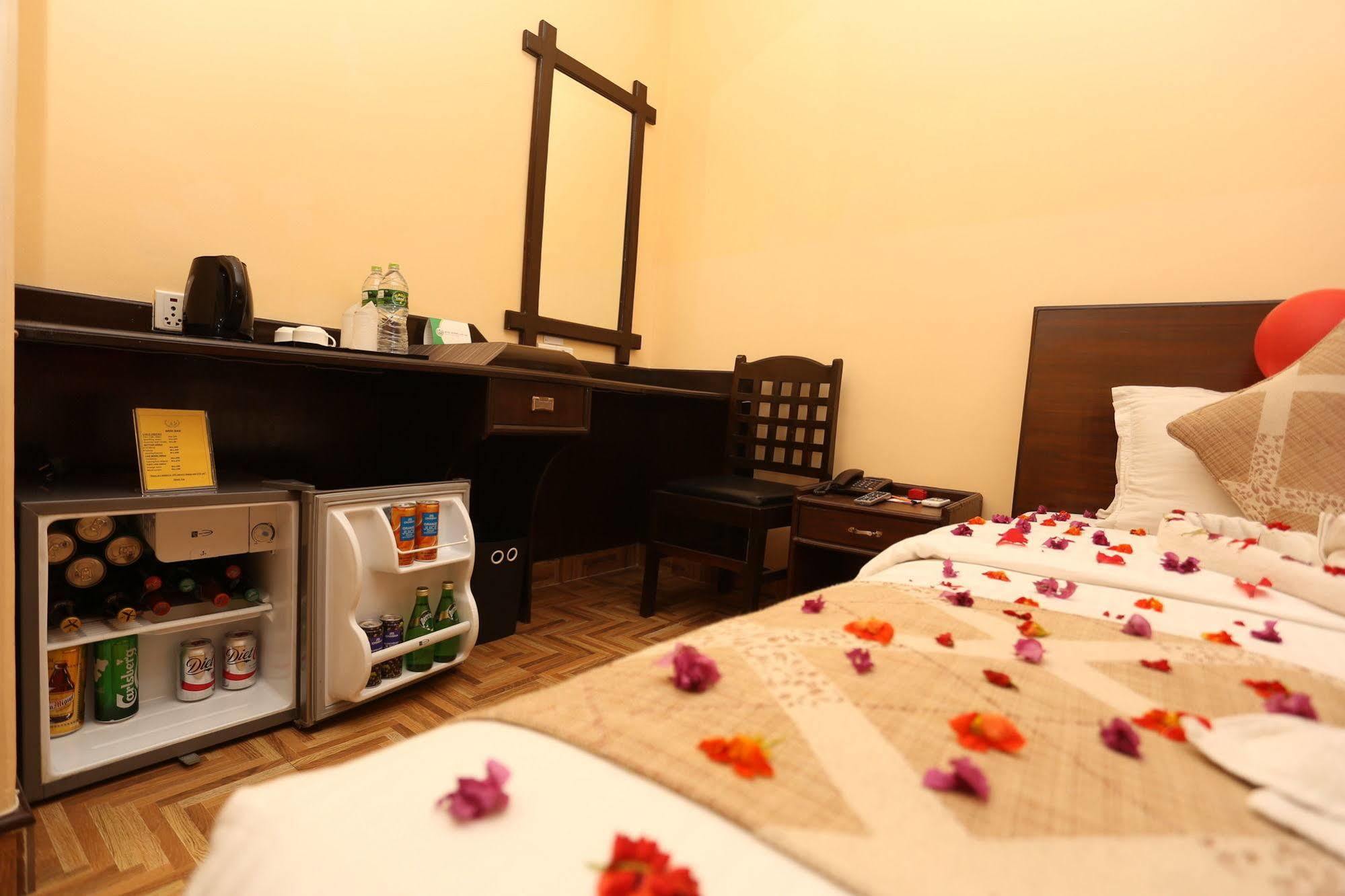 Hotel Peninsula Pokhara Zewnętrze zdjęcie