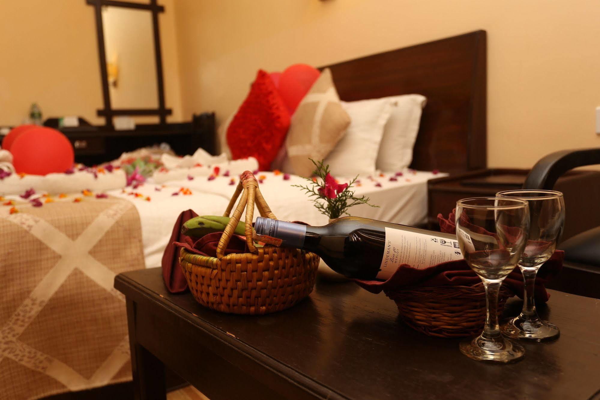 Hotel Peninsula Pokhara Zewnętrze zdjęcie