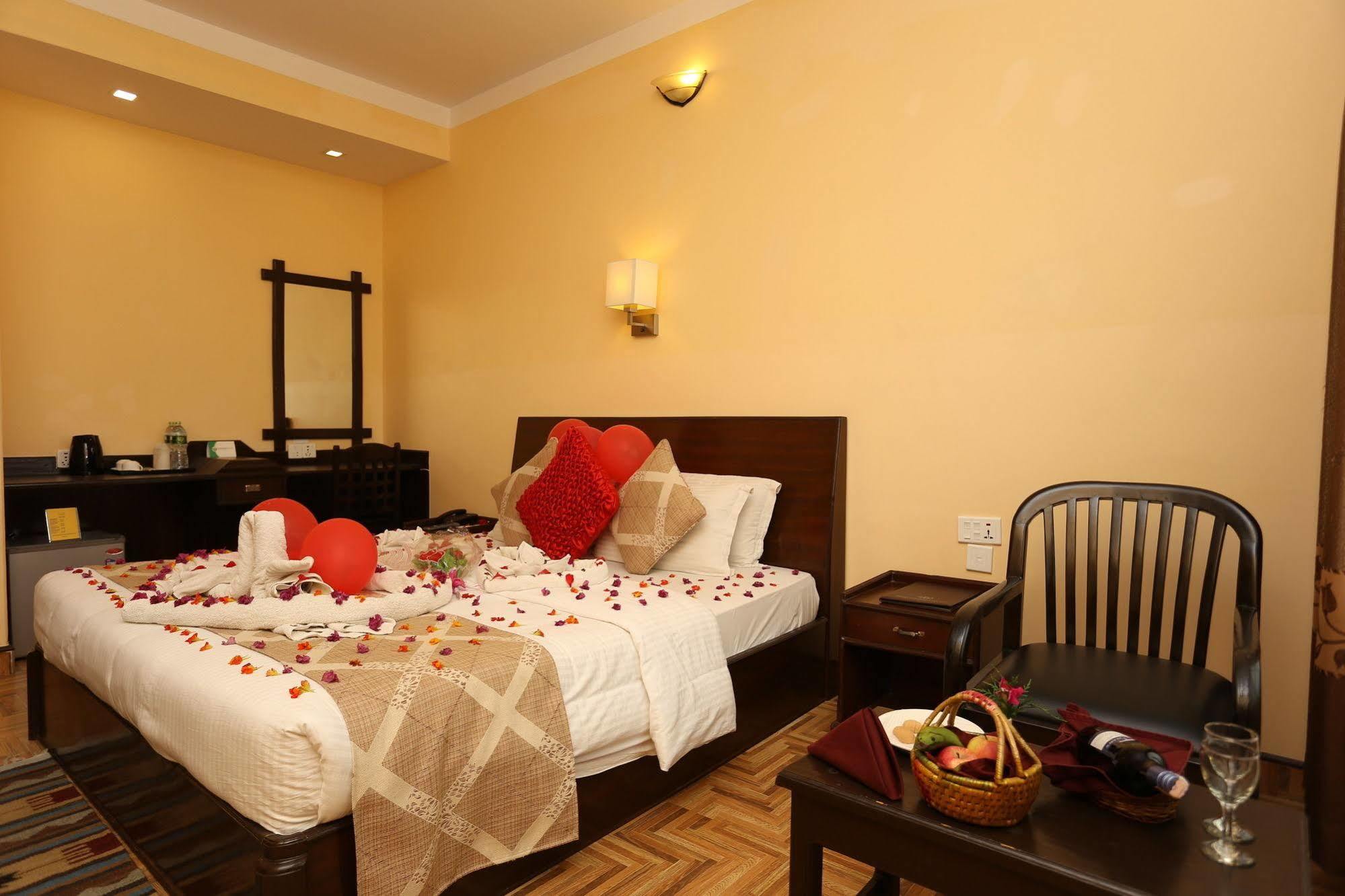 Hotel Peninsula Pokhara Zewnętrze zdjęcie