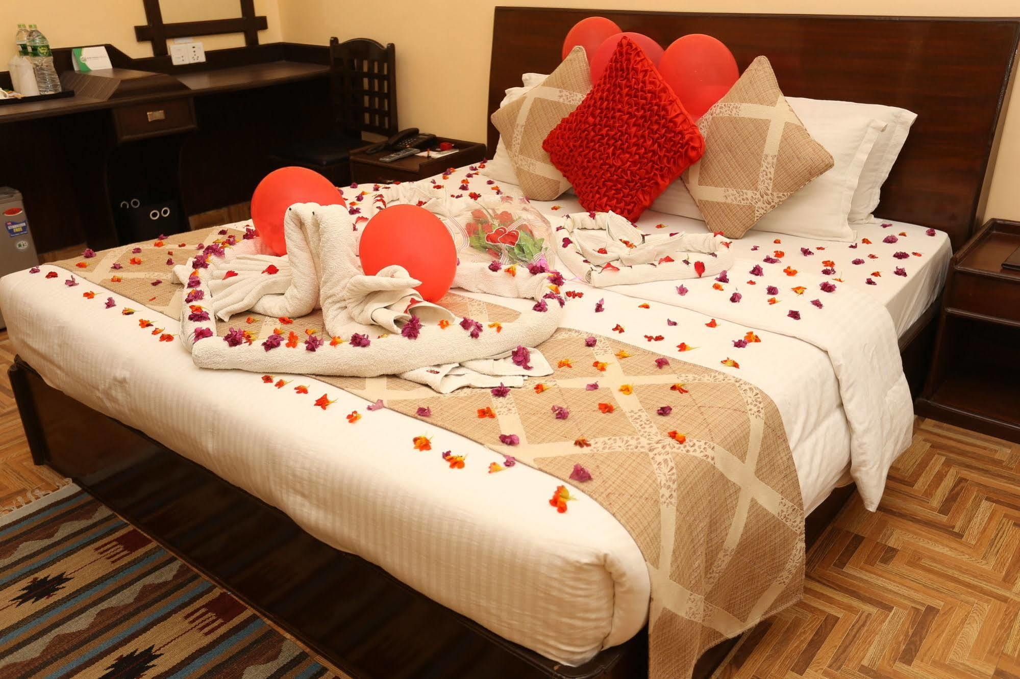 Hotel Peninsula Pokhara Zewnętrze zdjęcie