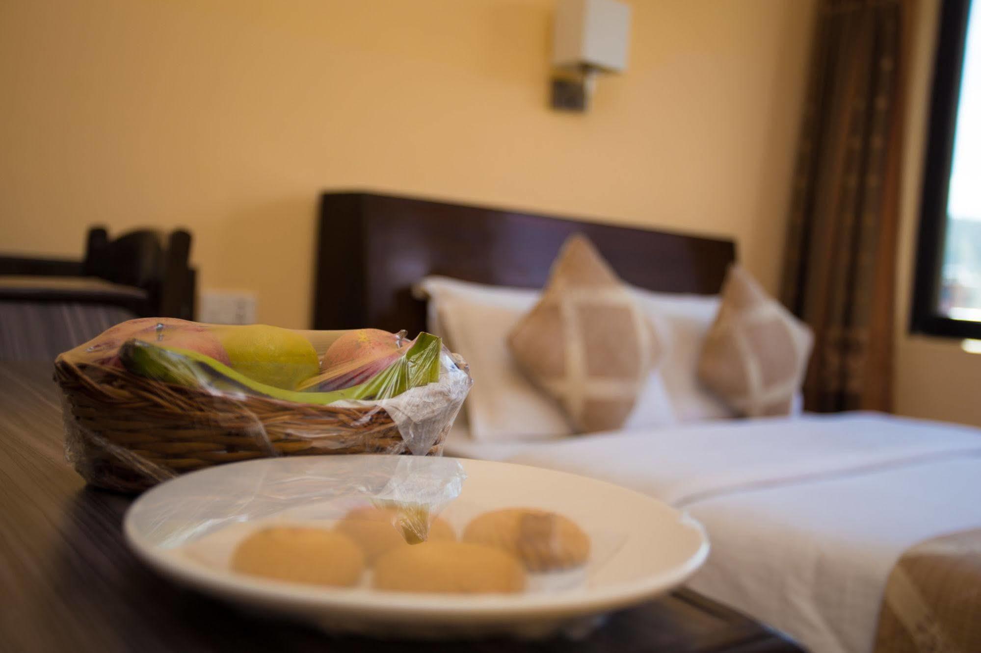 Hotel Peninsula Pokhara Zewnętrze zdjęcie